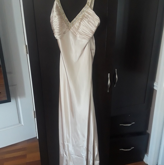 Morgan & Co. Dress - Picture 2 of 4